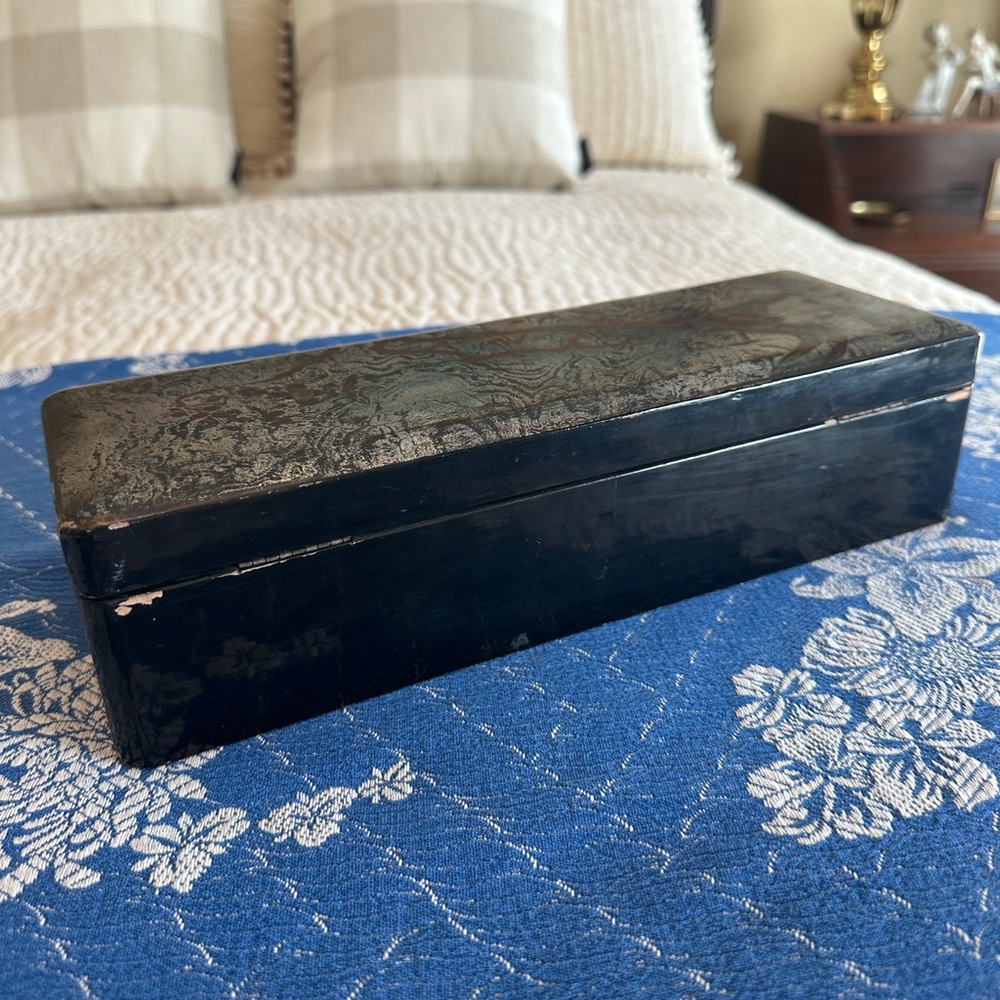 Vintage Black Lacquered Decorative Box with Bronze Marbling - Picture 3 of 5